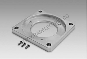Adaptor plate for clamping flange into square flange